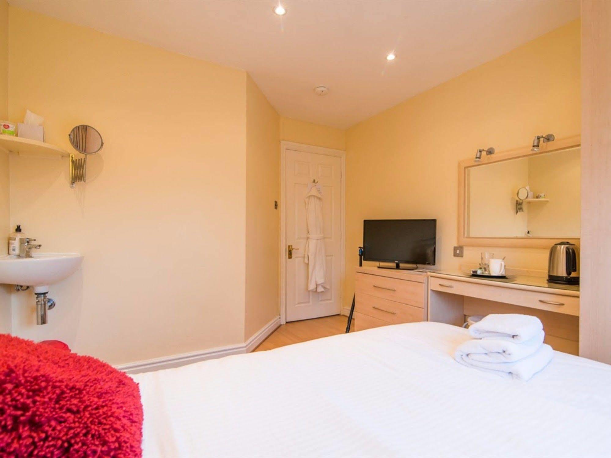 Hotel Ayuda House Altrincham Zewnętrze zdjęcie