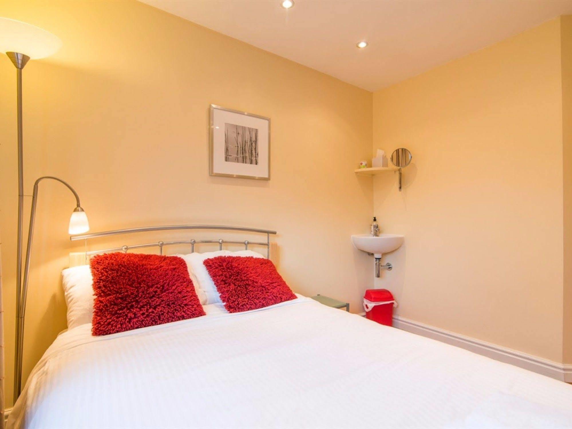 Hotel Ayuda House Altrincham Zewnętrze zdjęcie