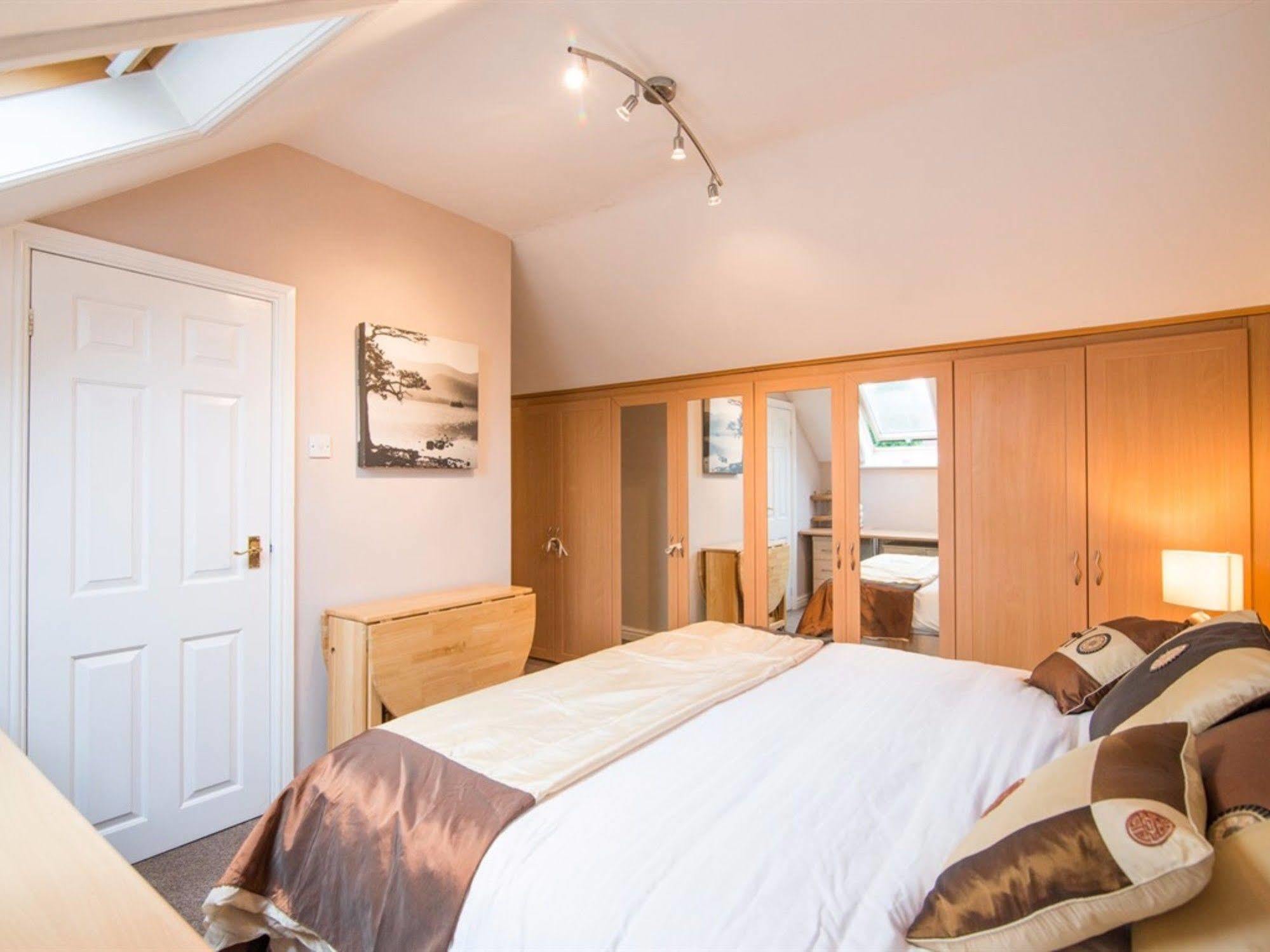 Hotel Ayuda House Altrincham Zewnętrze zdjęcie