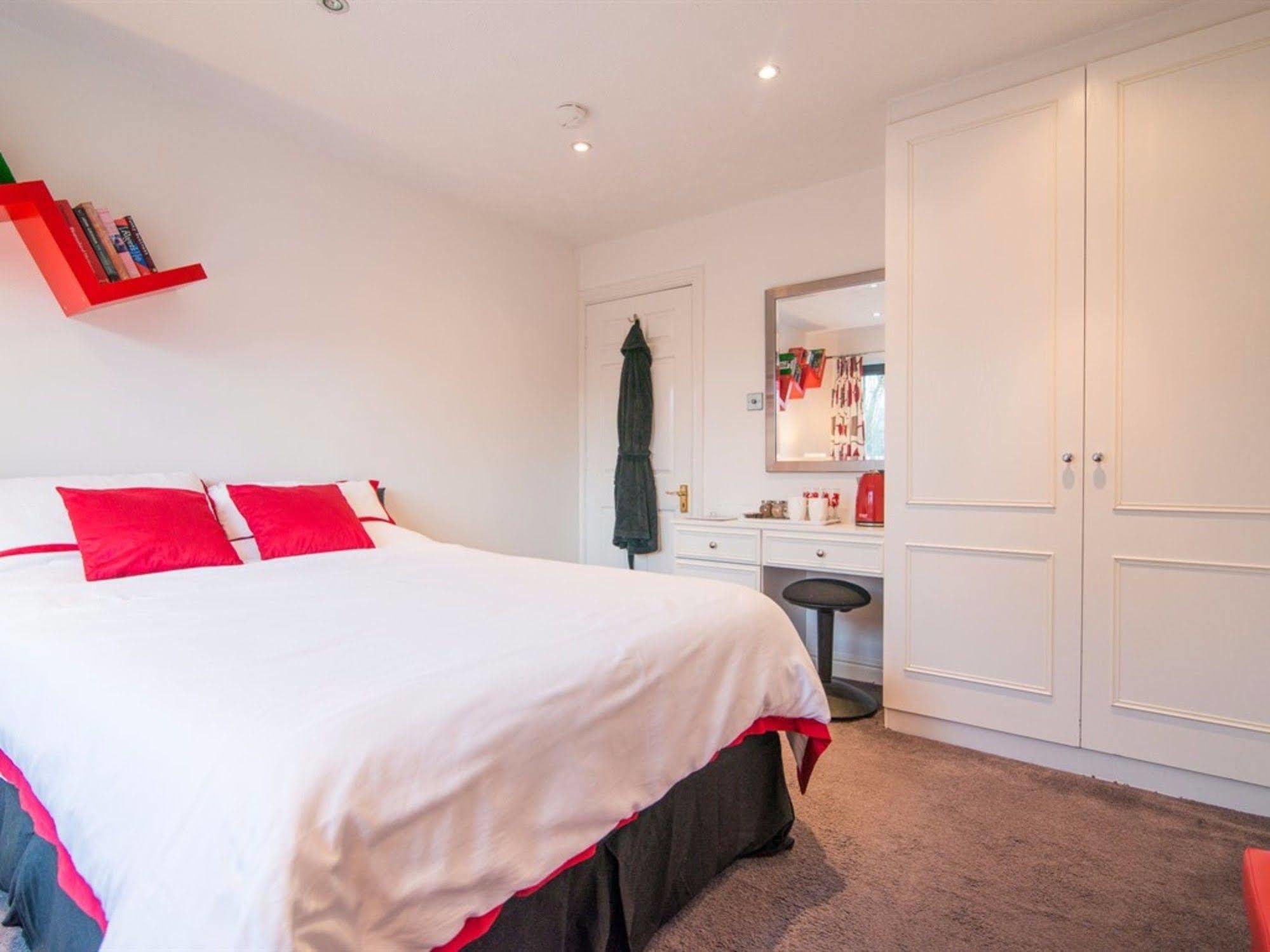 Hotel Ayuda House Altrincham Zewnętrze zdjęcie